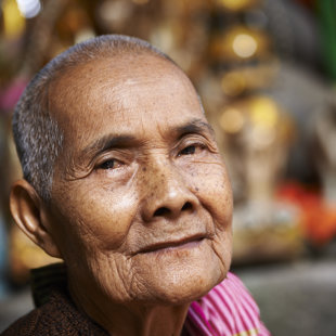 Female preast gives blessings, Angkor Wat 
